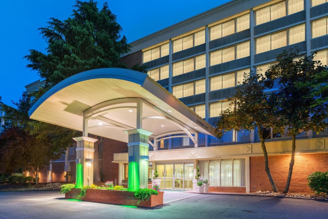 Holiday Inn Express & Suites Charlottesville By Ihg Exterior foto