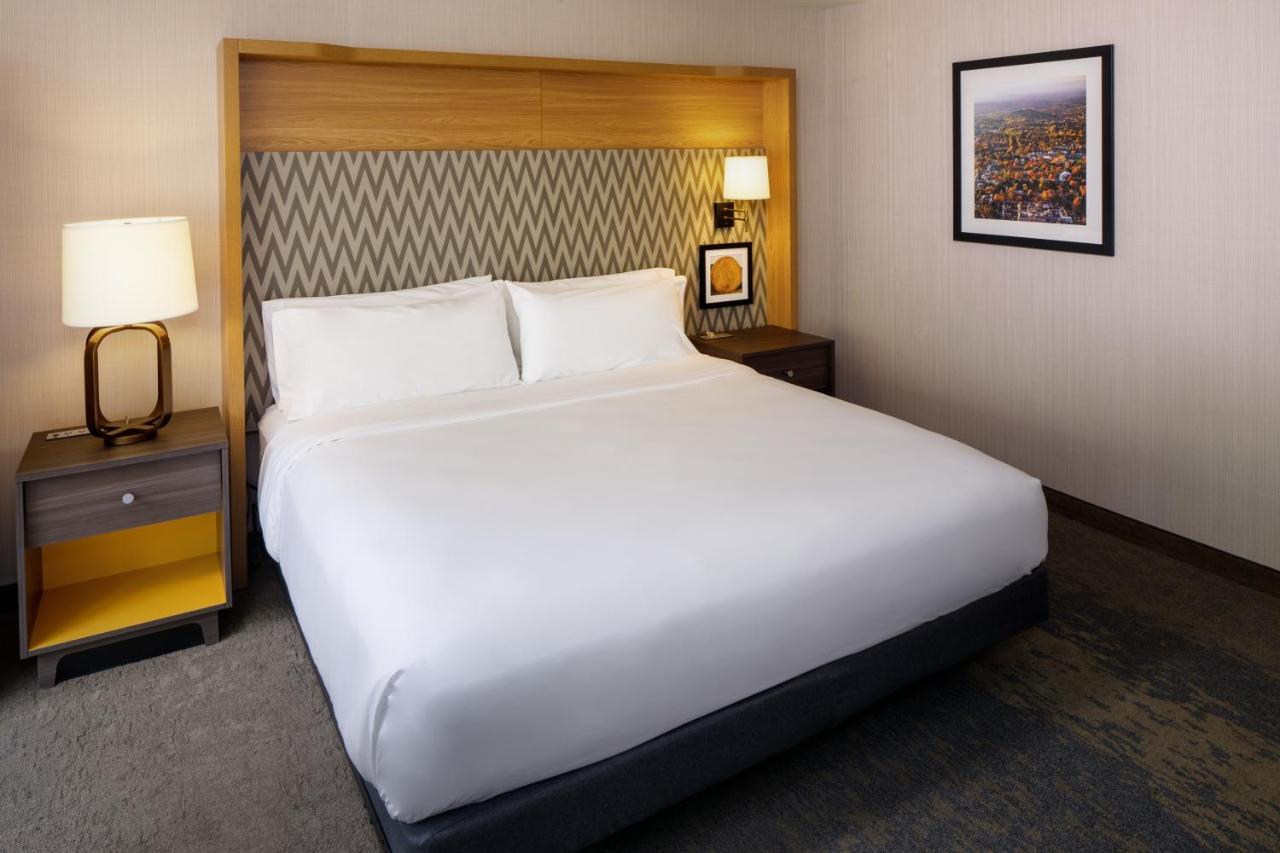 Holiday Inn Express & Suites Charlottesville By Ihg Exterior foto