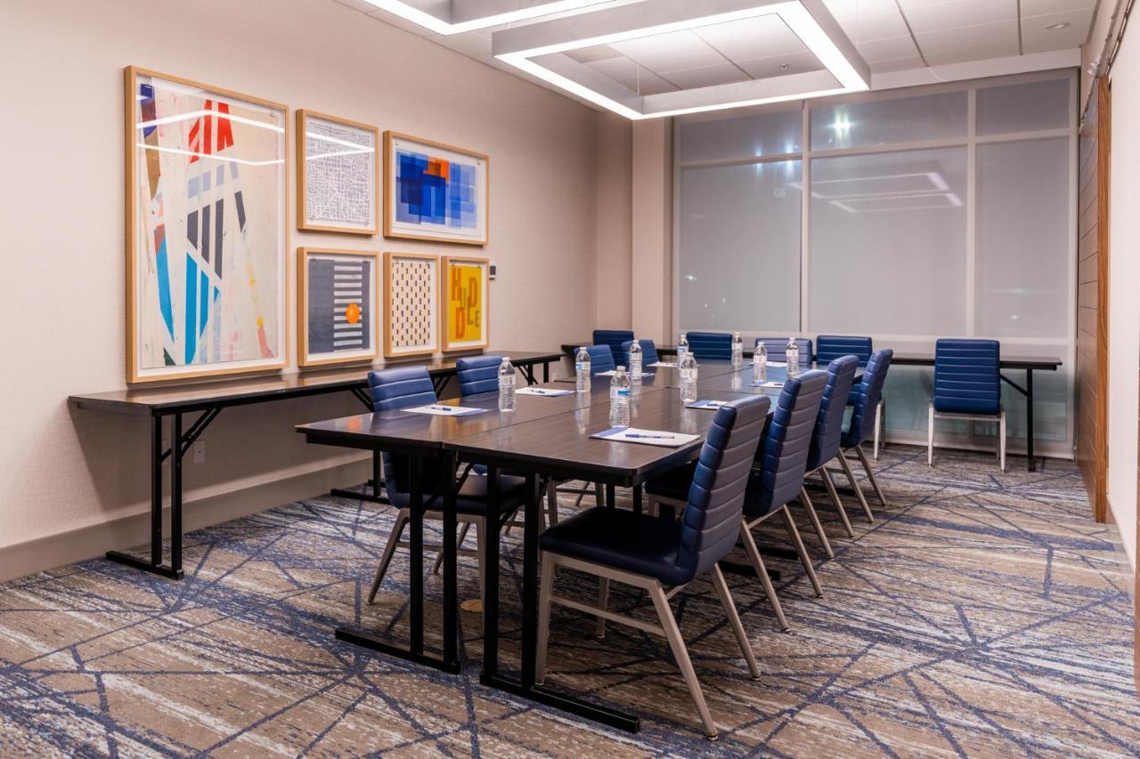 Holiday Inn Express & Suites Charlottesville By Ihg Exterior foto
