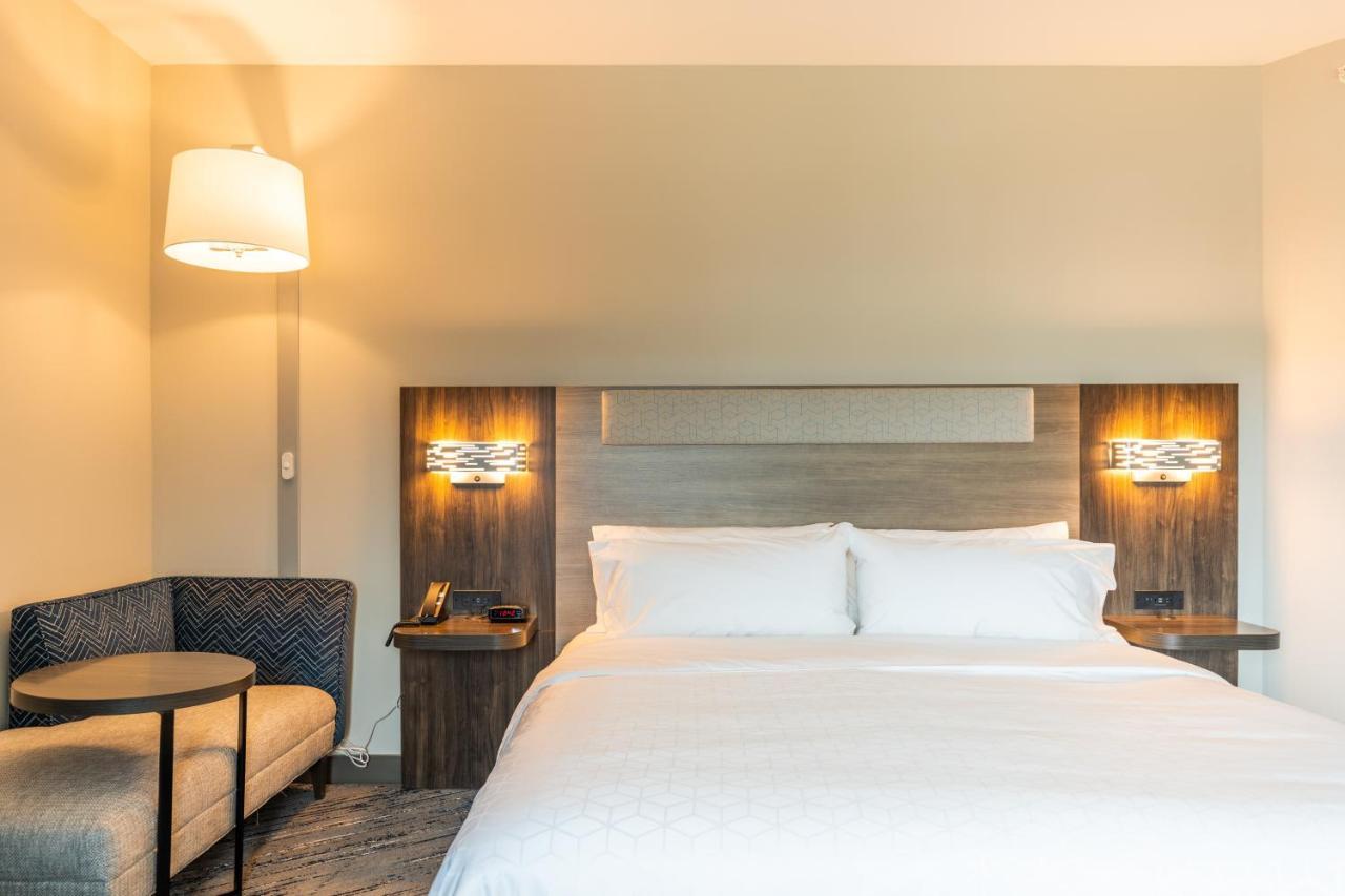 Holiday Inn Express & Suites Charlottesville By Ihg Exterior foto